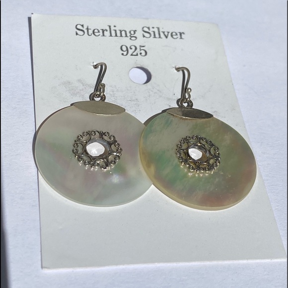 ✨NEW✨925 sterling silver mother of Pearl circle dangle earrings✨ - Picture 4 of 10